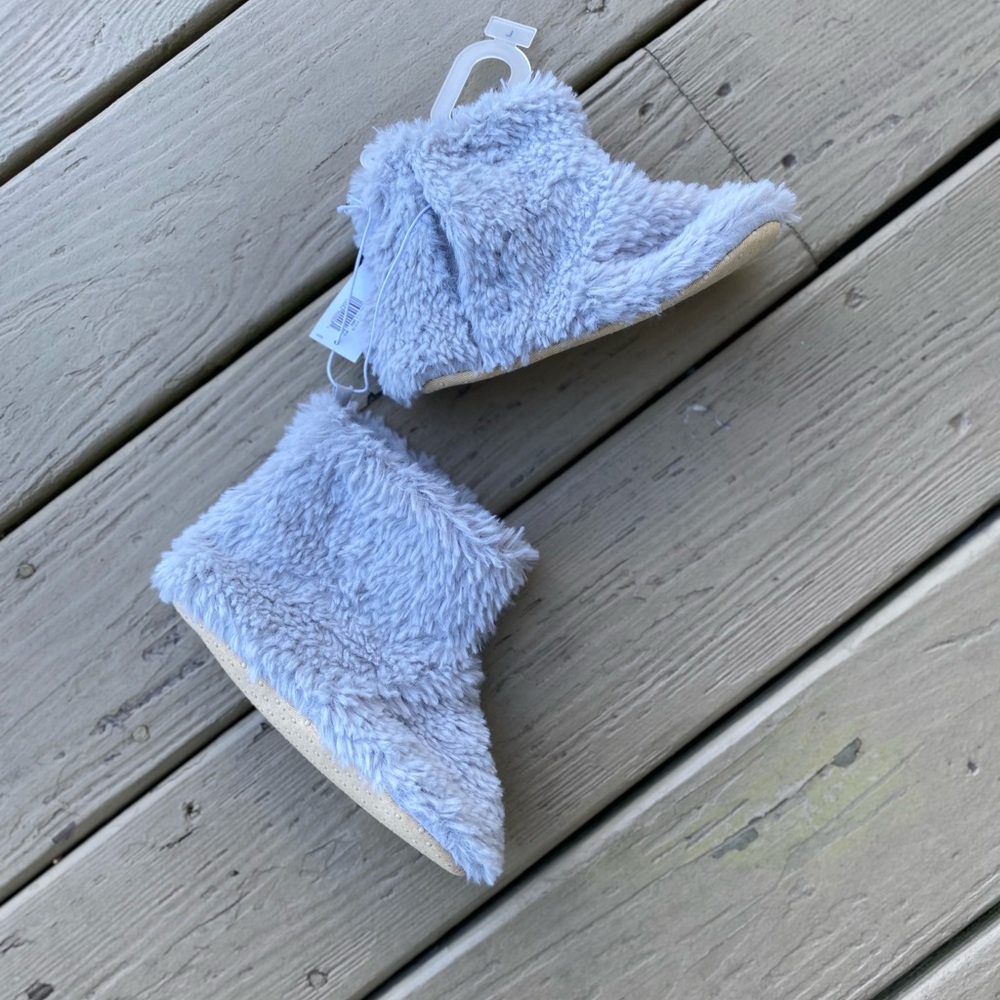 NWT Old Navy - Unisex gray fluffy house booties w/slip grip bottom, 10 toddler